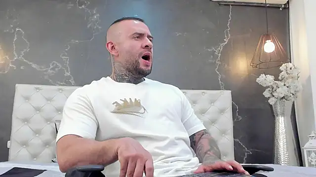 Snapshot of BruceDallas chatting on 03.21.25 BruceDallas online show from 03.21.25