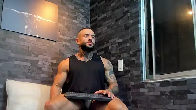 Snapshot of BruceDallas chatting on 10.02.25 BruceDallas online show from 10.02.25