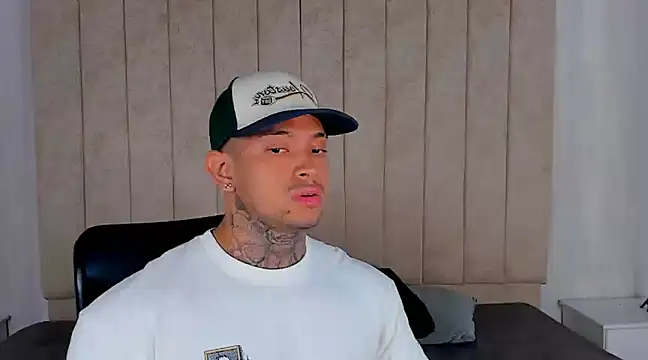 Snapshot of Stiven_collins chatting on 01.08.25 Stiven collins online show from 01.08.25