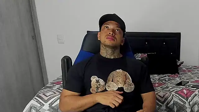 Snapshot of Stiven_collins chatting on 02.01.25 Stiven collins online show from 02.01.25