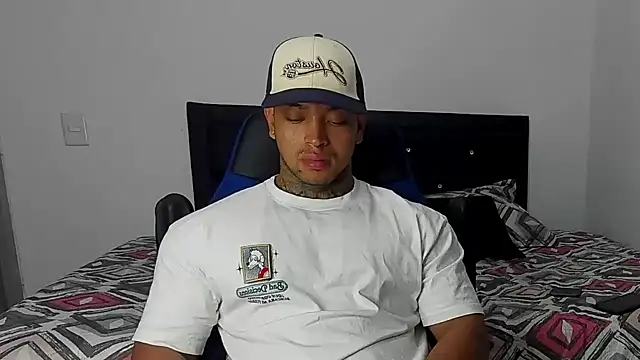 Snapshot of Stiven_collins chatting on 02.02.25 Stiven collins online show from 02.02.25