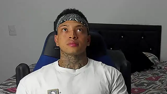 Snapshot of Stiven_collins chatting on 02.11.25 Stiven collins online show from 02.11.25