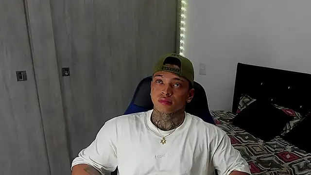 Snapshot of Stiven_collins chatting on 02.18.25 Stiven collins online show from 02.18.25