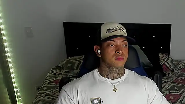 Snapshot of Stiven_collins chatting on 02.20.25 Stiven collins online show from 02.20.25