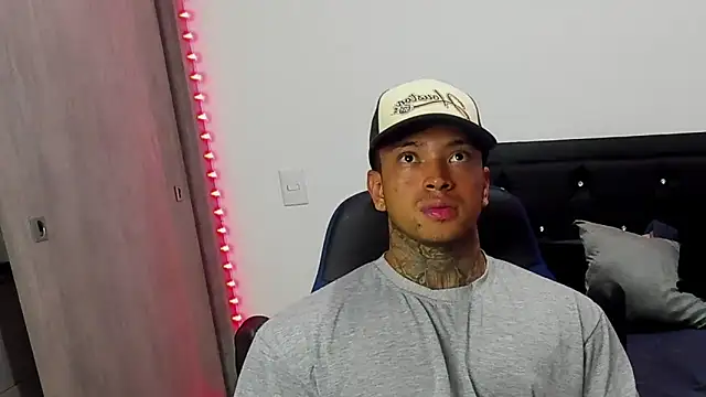 Snapshot of Stiven_collins chatting on 02.25.25 Stiven collins online show from 02.25.25