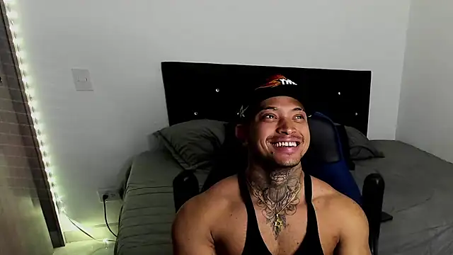 Snapshot of Stiven_collins chatting on 03.10.25 Stiven collins online show from 03.10.25