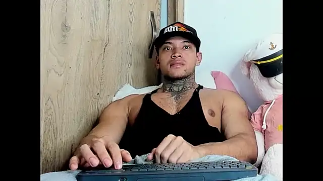 Snapshot of Stiven_collins chatting on 10.27.25 Stiven collins online show from 10.27.25