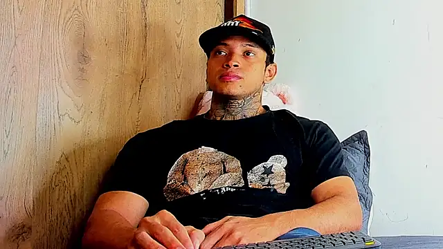 Snapshot of Stiven_collins chatting on 11.14.25 Stiven collins online show from 11.14.25