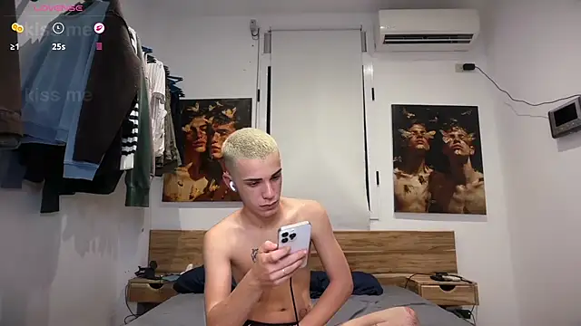 Snapshot of Cristian_Delgado chatting on 09.27.25 Cristian Delgado online show from 09.27.25