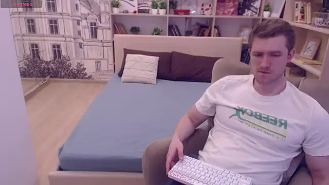 Snapshot of EthanPinkman chatting on 03.19.25 EthanPinkman online show from 03.19.25