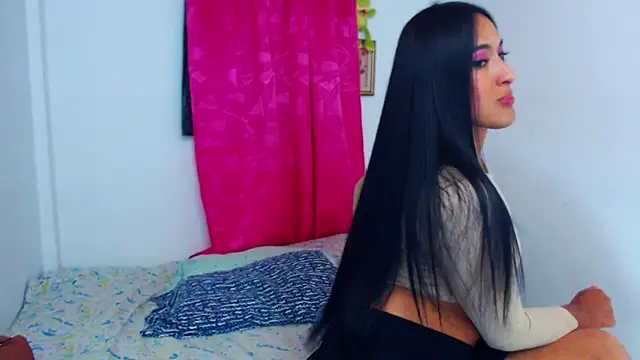 Snapshot of misss_estrella chatting on 09.22.25 misss estrella online show from 09.22.25
