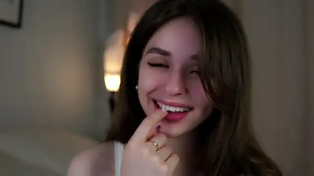Snapshot of EstherMitchel chatting on 01.18.25 EstherMitchel online show from 01.18.25