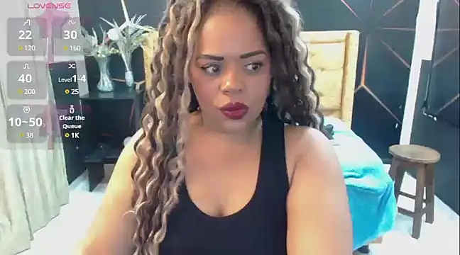 Snapshot of mia_cuello chatting on 12.11.24 mia cuello online show from 12.11.24
