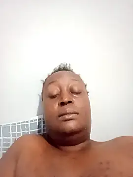 Snapshot of Eroticchocolate91 chatting on 10.27.25 Eroticchocolate91 online show from 10.27.25