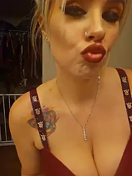 Snapshot of ellieconradxo chatting on 12.04.24 ellieconradxo online show from 12.04.24