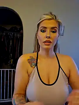 Snapshot of ellieconradxo chatting on 12.05.24 ellieconradxo online show from 12.05.24