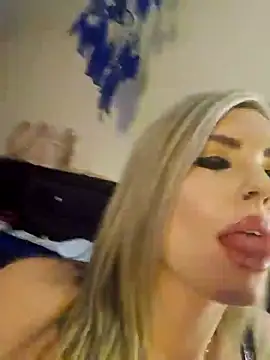 Snapshot of ellieconradxo chatting on 01.17.25 ellieconradxo online show from 01.17.25