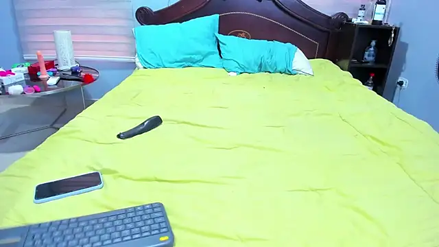 bella-black online show from 02.20.25