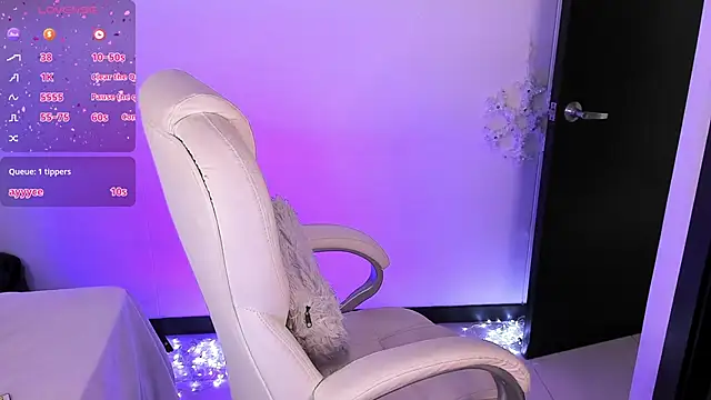 Snapshot of nyna_1 chatting on 02.15.25 nyna 1 online show from 02.15.25