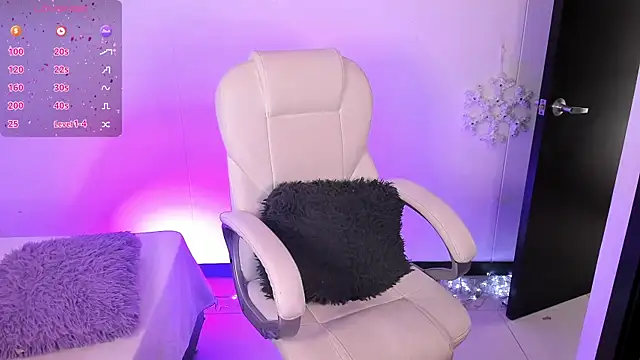 Snapshot of nyna_1 chatting on 03.18.25 nyna 1 online show from 03.18.25