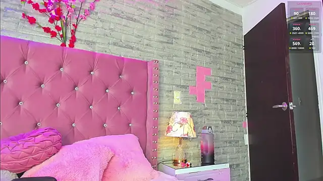 Snapshot of IsabellaBromsS chatting on 02.10.25 IsabellaBromsS online show from 02.10.25