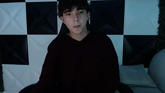 Snapshot of Dani_cumboy chatting on 12.14.24 Dani cumboy online show from 12.14.24