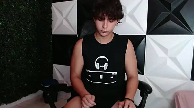 Snapshot of Dani_cumboy chatting on 12.26.24 Dani cumboy online show from 12.26.24