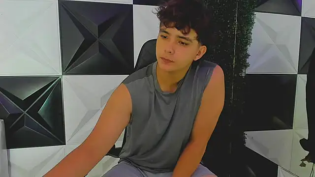 Snapshot of Dani_cumboy chatting on 09.22.25 Dani cumboy online show from 09.22.25