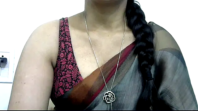 Snapshot of rashmika_reddy chatting on 09.11.25 rashmika reddy online show from 09.11.25