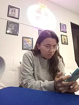 karlamorris  online show from 11.11.25