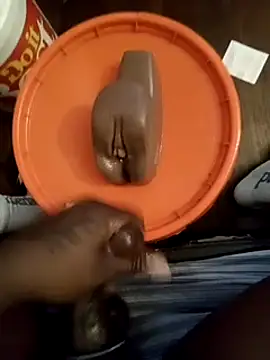 Snapshot of freakniknutty chatting on 12.28.24 freakniknutty online show from 12.28.24