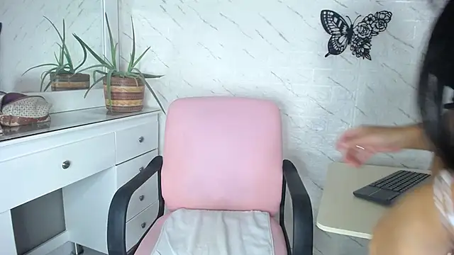 Snapshot of Saritatellez chatting on 03.10.25 Saritatellez online show from 03.10.25