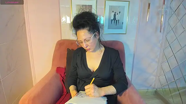 Snapshot of Anita_Muse chatting on 12.19.24 Anita Muse online show from 12.19.24