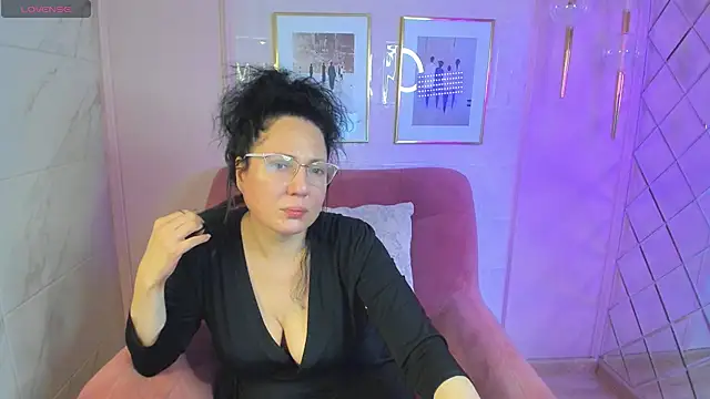 Snapshot of Anita_Muse chatting on 12.19.24 Anita Muse online show from 12.19.24
