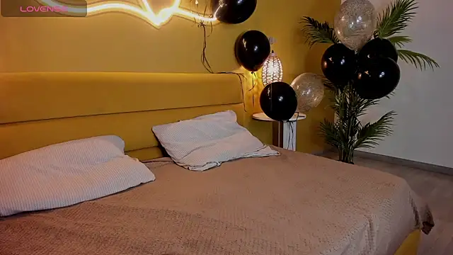 EvaMoran online show from 01.20.25