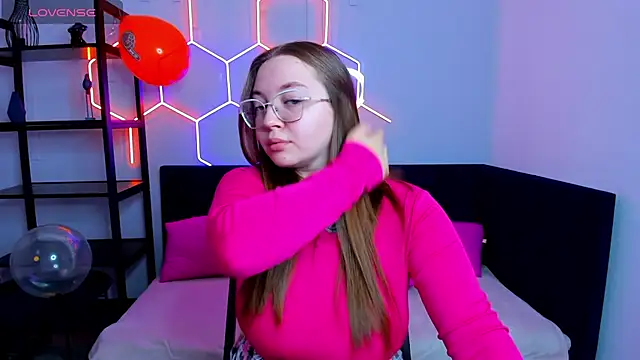 Snapshot of Emma_adorablle chatting on 09.28.25 Emma adorablle online show from 09.28.25