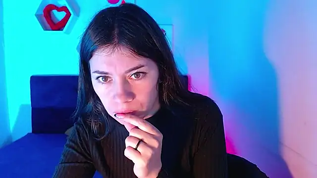 Snapshot of AnnaliOlsenX chatting on 12.30.24 AnnaliOlsenX online show from 12.30.24