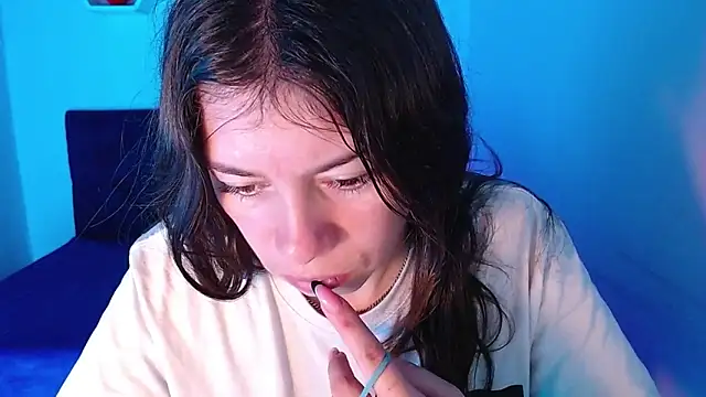 Snapshot of AnnaliOlsenX chatting on 01.03.25 AnnaliOlsenX online show from 01.03.25