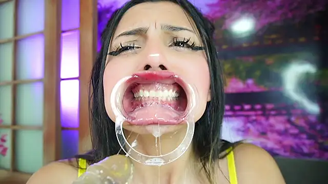 miss lizith online show from 02.25.25