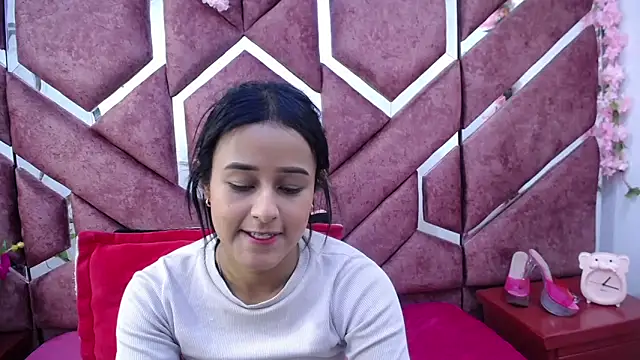 Snapshot of milly_print chatting on 02.21.25 milly print online show from 02.21.25