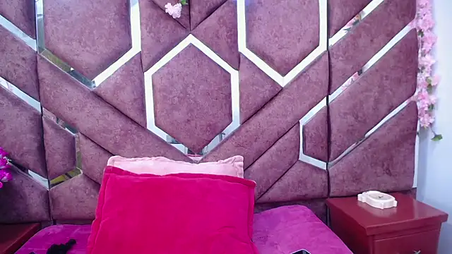 Snapshot of milly_print chatting on 02.26.25 milly print online show from 02.26.25