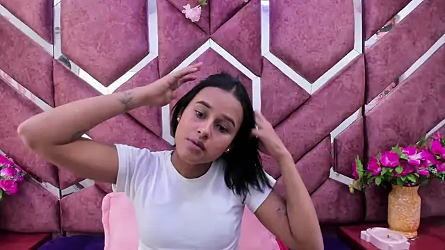 Snapshot of milly_print chatting on 03.10.25 milly print online show from 03.10.25