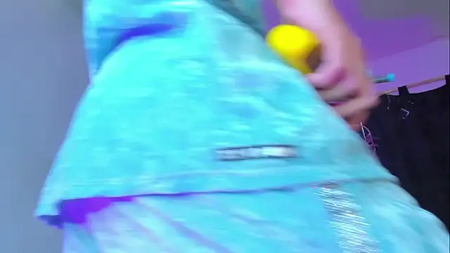 Snapshot of visaelX chatting on 12.04.24 visaelX online show from 12.04.24