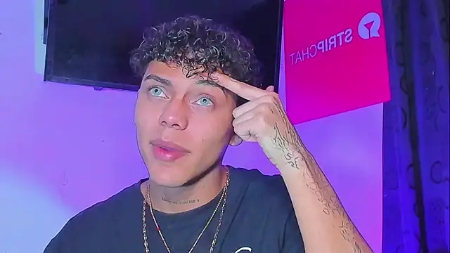 Snapshot of visaelX chatting on 12.28.24 visaelX online show from 12.28.24