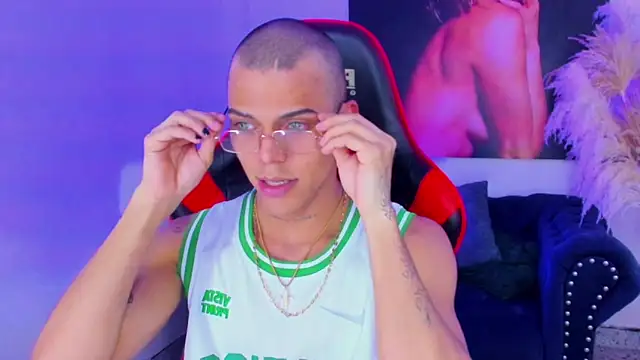 Snapshot of visaelX chatting on 01.18.25 visaelX online show from 01.18.25