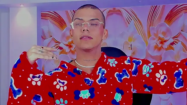 Snapshot of visaelX chatting on 01.21.25 visaelX online show from 01.21.25