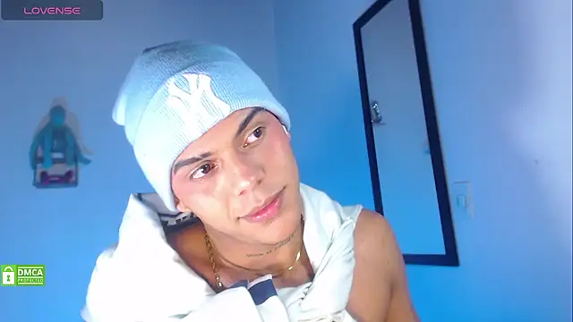 Snapshot of visaelX chatting on 03.17.25 visaelX online show from 03.17.25