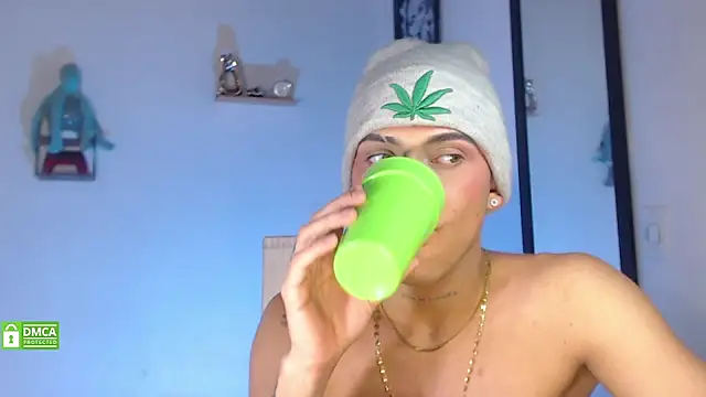 Snapshot of visaelX chatting on 03.21.25 visaelX online show from 03.21.25