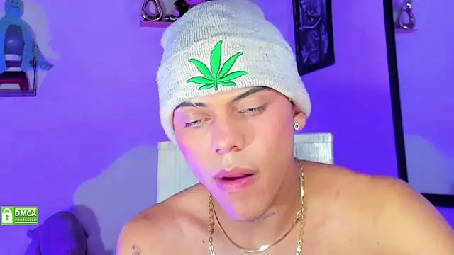 Snapshot of visaelX chatting on 03.22.25 visaelX online show from 03.22.25