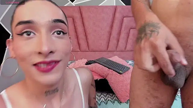 Derek and Skarlet online show from 02.05.25